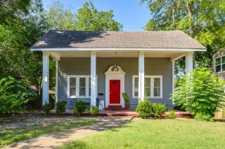 Quaint North Campus Bungalow Minutes From Downtown - 9