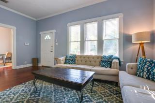 Quaint North Campus Bungalow Minutes From Downtown - 5