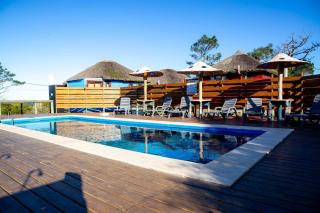 Cabaña Caribe Diseño único, piscina climatizada, parrillero y a 300 m de la playa Punta del Diablo - 2