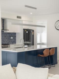 Elegant n Convenient 4 Beds Villa with easy access - 5