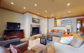 Luxury Ski In, Ski Out 2 Bedroom Mountain Residence In The Heart Of Lionshead Village With Heated Slope Side Pool And Hot Tub - 8