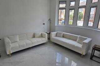 SAV Stays 5 Bedroom Large Family home Birstall, Leicester - 1