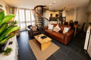 Cader Mountain View Cottage with Hot Tub in Snowdonia - 4