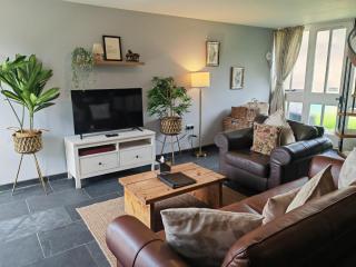 Cader Mountain View Cottage with Hot Tub in Snowdonia - 6