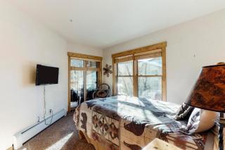Tenderfoot Lodge 2 Bedroom At The Mountain House Base - 1