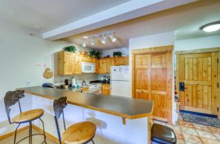 Tenderfoot Lodge 1 Bedroom At The Mountain House Base - 4