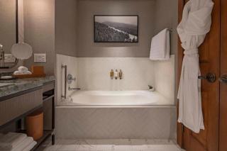 Luxury Hotel Room With 2 Queen Beds In Lionshead Village - Vail - 8