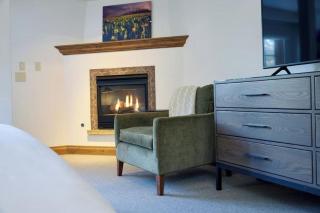 Vail Village Hotel Room With 2 Queens - 7