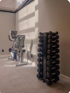 Studio 402 - 7