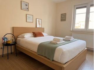 Perfect City Escape 2BR Flat w parking near the train station - 4