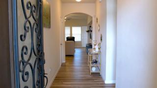 Stylish 3 Bedroom retreat near Downtown and Outlet - 2