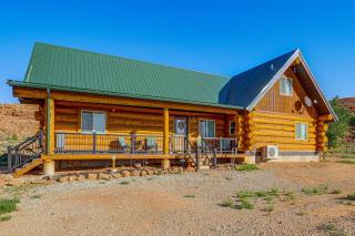 Explore Uintah Basin: 'Rustic Cliff Ranch A' Cabin - 0