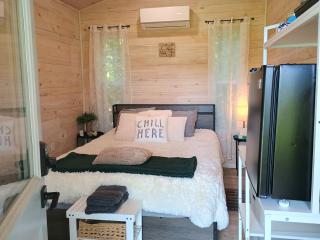 Rustic Tiny Cottage & Hot Tub With Detached Bathroom - 7