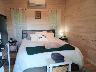 Rustic Tiny Cottage & Hot Tub With Detached Bathroom - 8