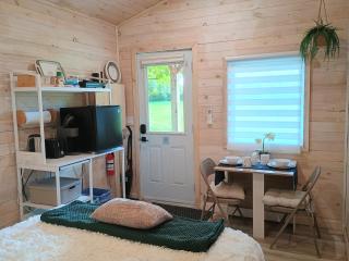 Rustic Tiny Cottage & Hot Tub With Detached Bathroom - 5
