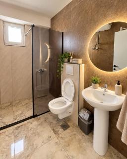 Skyline Apartm in Center, 3BedR & 2 BathR - Free Private Parking - 3