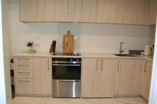 Ground Floor CBD Studio Apartment - Walk to Everything - 5