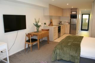 Ground Floor CBD Studio Apartment - Walk to Everything - 9