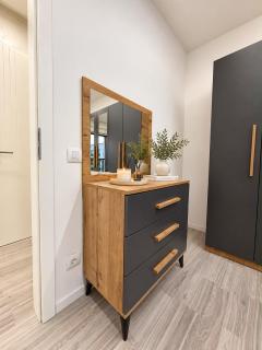 Golden View in City Center, 2BedR & 2 BathR - Private Parking Garage - 6