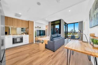 Luxe on Franklin with Car Park, Lap Pool, Sauna, BBQ - 0