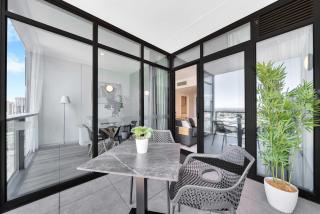 Luxe on Franklin with Car Park, Lap Pool, Sauna, BBQ - 8