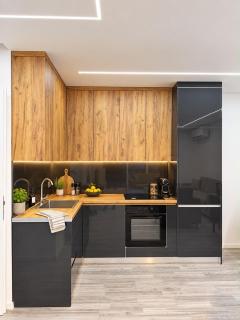Golden View in City Center, 2BedR & 2 BathR - Private Parking Garage - 2