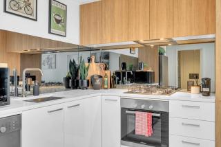Luxe on Franklin with Car Park, Lap Pool, Sauna, BBQ - 6