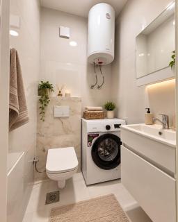 Golden View in City Center, 2BedR & 2 BathR - Private Parking Garage - 1