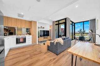 Luxe on Franklin with Car Park, Lap Pool, Sauna, BBQ - 4