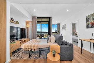 Luxe on Franklin with Car Park, Lap Pool, Sauna, BBQ - 1