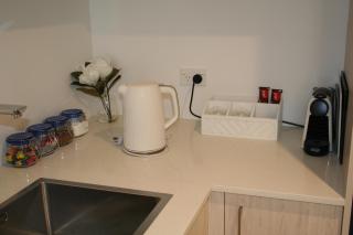 Ground Floor CBD Studio Apartment - Walk to Everything - 1