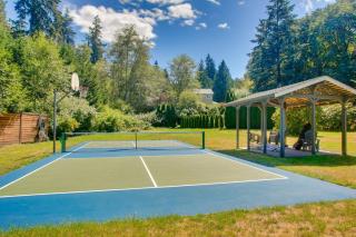 Bayfront PNW Lodge: Dock, Pickleball & Guest House - 7