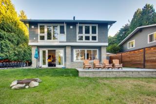 Bayfront PNW Lodge: Dock, Pickleball & Guest House - 6