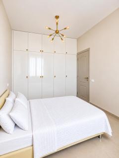 Elegant Apartment in New Building - 0
