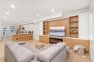 Brand New 3BR Townhome - Roof Top Patio and Garage - 4
