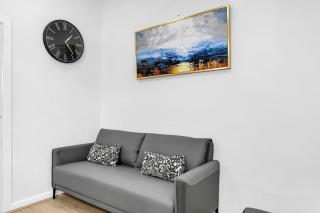Melbourne Guest House with Parking and Courtyard - 7