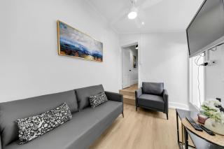 Melbourne Guest House with Parking and Courtyard - 6