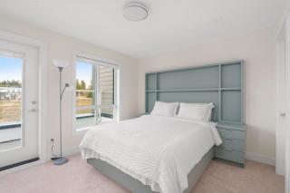 Newly Built 3BR Townhome - Rooftop Patio and Garage - 9