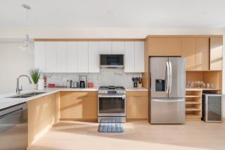 Newly Built 3BR Townhome - Rooftop Patio and Garage - 8