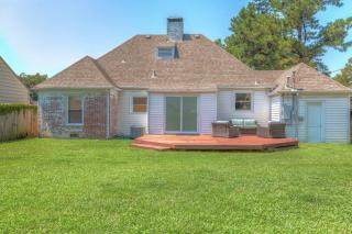 Vintage Chic Cottage · King Bed & Large Deck - 8