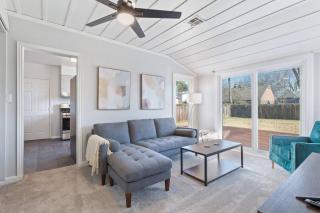 Vintage Chic Cottage · King Bed & Large Deck - 4