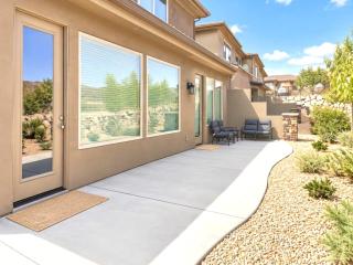 Casa Del Osos with Yard Pool and Spa - 3
