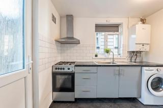 Walsall Near Centre with Free Private Parking - Great for Contractors, Groups & Families - 7