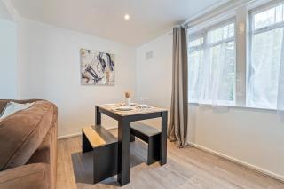 Walsall Near Centre with Free Private Parking - Great for Contractors, Groups & Families - 2