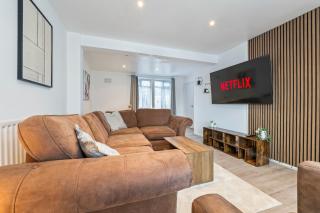 Walsall Near Centre with Free Private Parking - Great for Contractors, Groups & Families - 8
