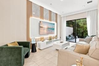 5BR Townhome Near Parks w Pool & Lazy River - 5