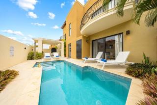 Charming Villa with Serene Pool and Modern Gym - 5