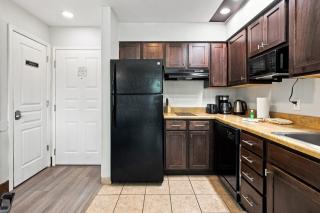 1BR Suite 5 Min to Disney Springs Sleeps 4 - 6