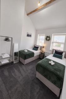 Contractor, NHS, Family Long Stay House with Parking & Fast WiFi in Willenhall - 7
