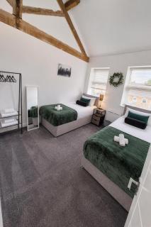 Contractor, NHS, Family Long Stay House with Parking & Fast WiFi in Willenhall - 9